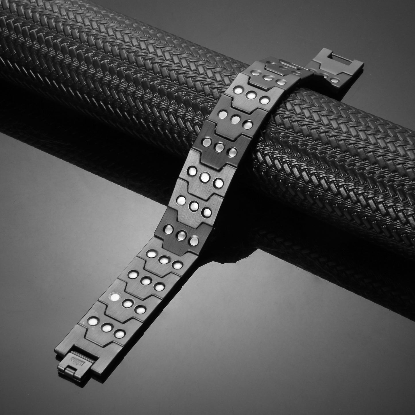 Mens High Quality Black Copper Wristband with X3 Strength Neodymium Magnets